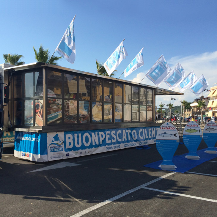 Truck Promotion GAC Cilento BuonPescato Cilentano Studio Nouvelle Salerno Rotta Tour Ricette Cilentane Libro Specie Ittiche Comuni Cilentani Prodotti Tipici Triglia Licosa Alici Di Menaica